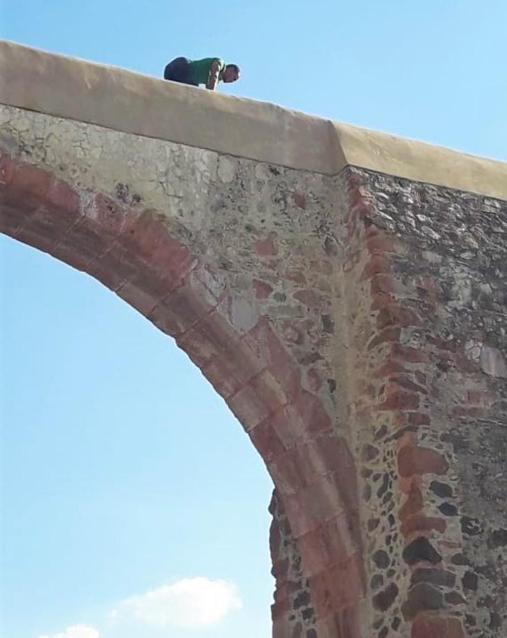 Los hechos ocurrieron en los emblemáticos Arcos de Querétaro. (ESPECIAL)
