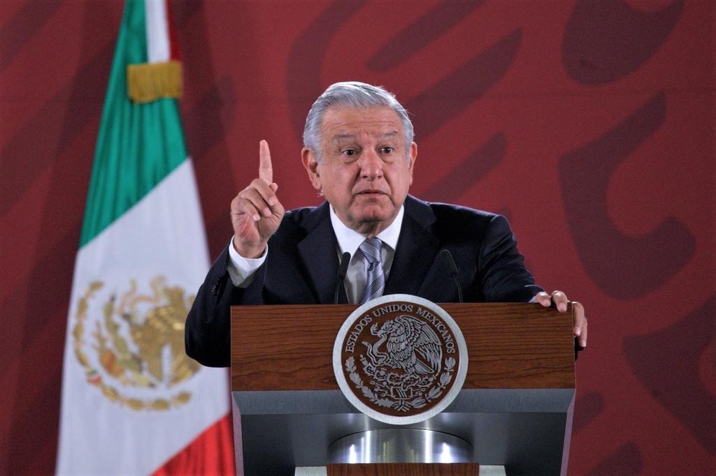 Con un golpe de mano en el atril, el presidente Andrés Manuel López Obrador afirmó que 'antes muerto' que traicionar al pueblo de México. (ARCHIVO)