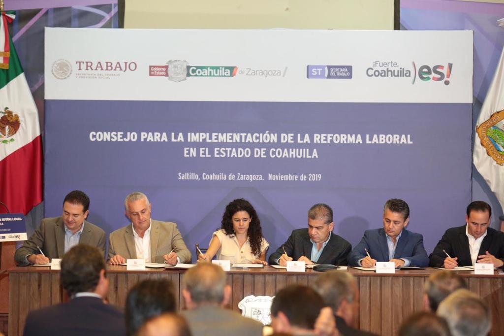 El gobernador de Coahuila y la secretaria del Trabajo instalan el Consejo para la Implementación de la Reforma Laboral.