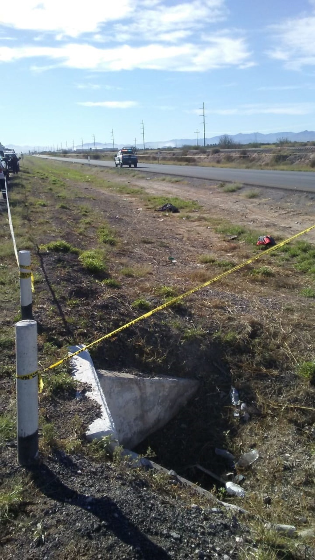 El cuerpo de la mujer fue localizado a un costado de la carretera Gómez Palacio-Jiménez.