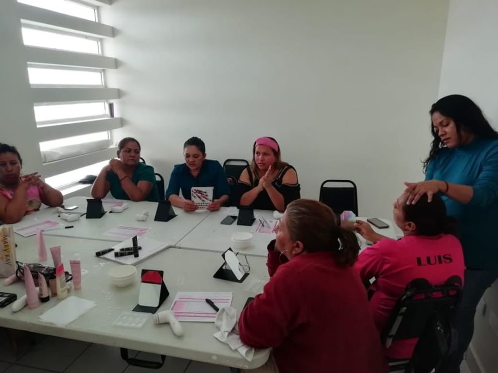 El Centro Comunitario Benito Juárez ofrece el taller de belleza.