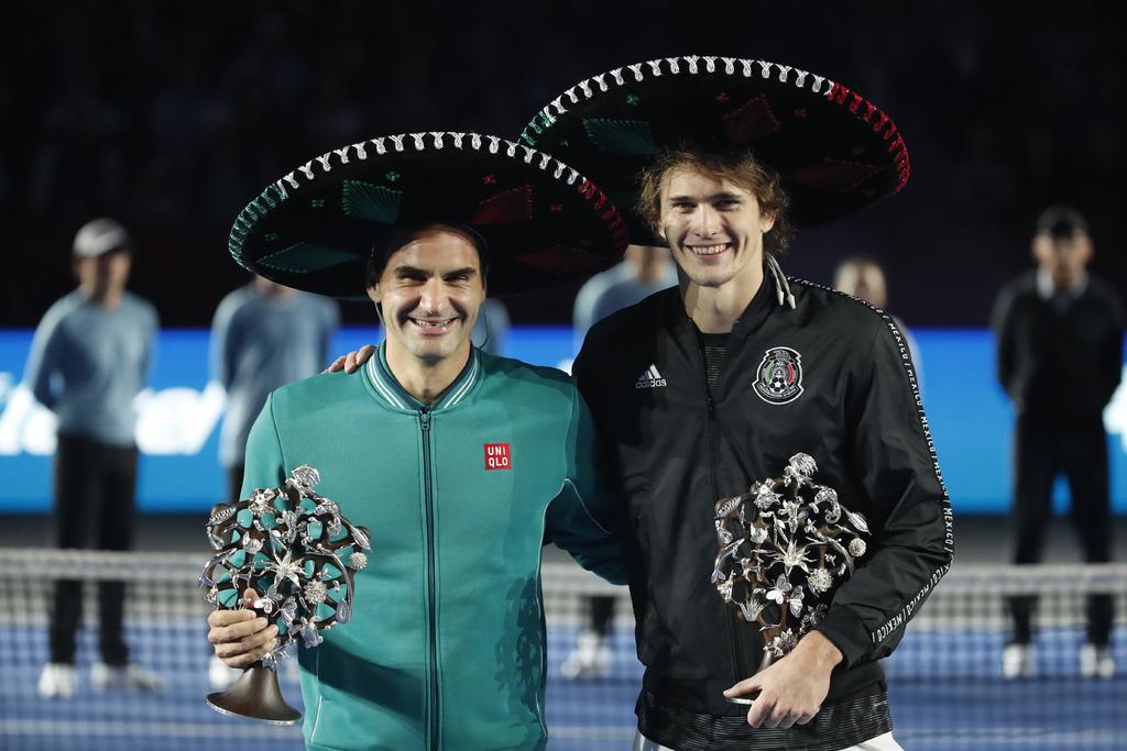 Federer se dijo agradecido con la afición y espera volver en un futuro a suelo mexicano. (EFE)