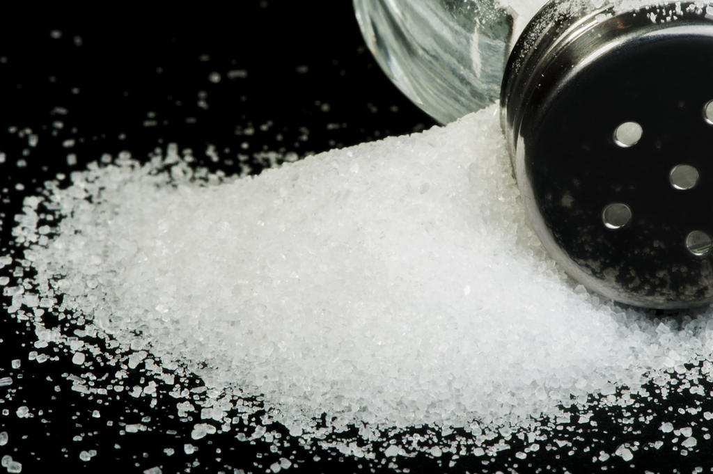 El consumo excesivo de sal (mayor a cinco gramos diarios) puede afectar diversos órganos del cuerpo como corazón y estómago. (ARCHIVO) 