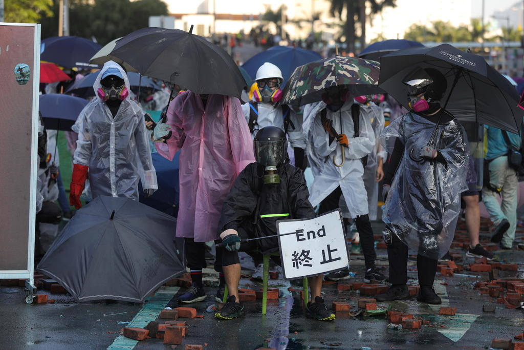 Las protestas arrancaron en junio de forma pacífica, para pedir la suspensión de una ley de extradición con China. (EFE) 