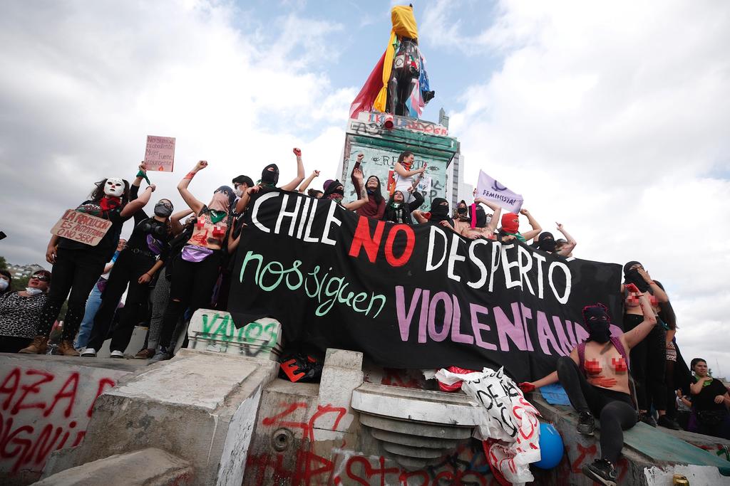 Mujeres de Argentina, Chile, Paraguay, Panamá, Colombia Uruguay, Ecuador, Bolivia, Perú, Honduras, Nicaragua, El Salvador y Costa Rica exigieron el cese a la violencia de género, entre otras demandas. (EFE)