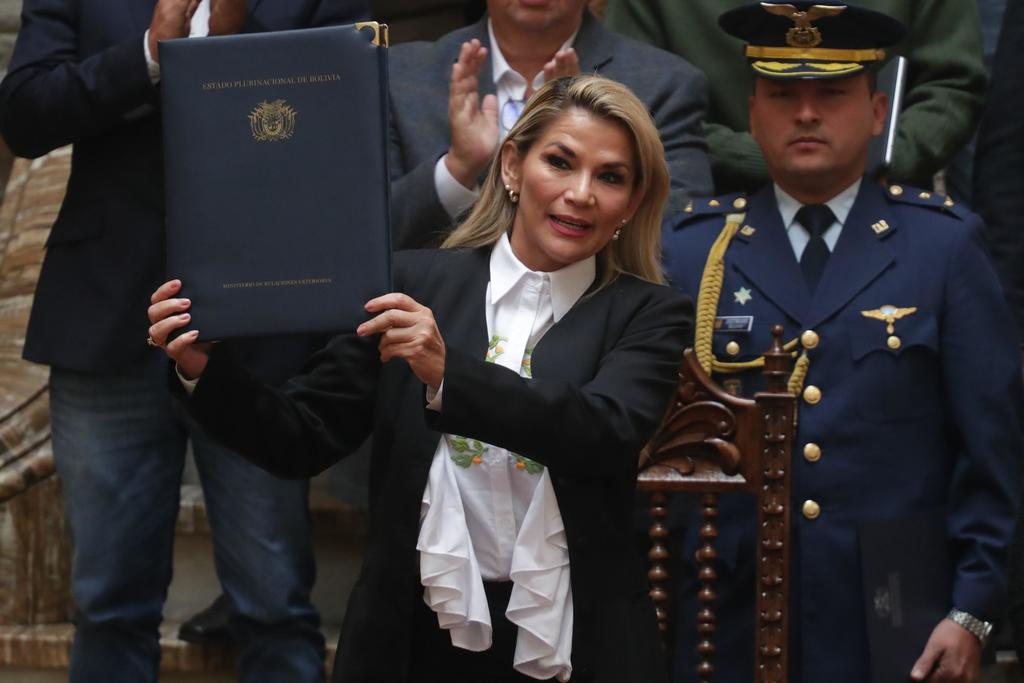 La presidente interina de Bolivia, Jeanine Áñez, es acusada por algunos países de operar un golpe de Estados contra Evo Morales, quien hoy cuenta con asilo político en México. (ARCHIVO) 