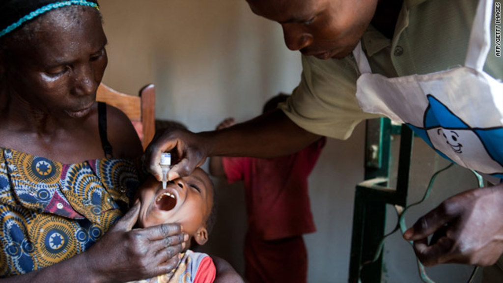 Para erradicar la enfermedad, más de 95% de la población debe inmunizarse. (ARCHIVO) 
