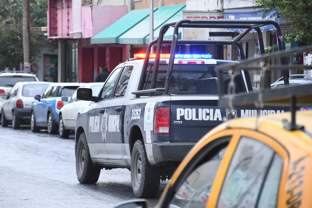 Las autoridades de la Dirección de Seguridad Pública Municipal de Torreón lograron la detención de cuatro jóvenes, probables responsables del delito de robo a casa habitación. (ARCHIVO)