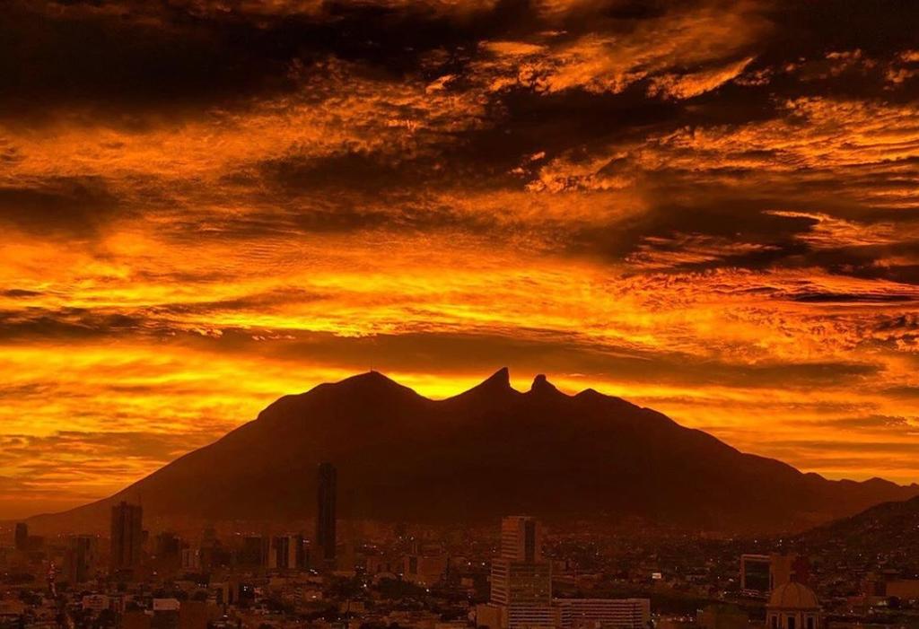 Enamora el amanecer de Monterrey en redes sociales (INTERNET) 