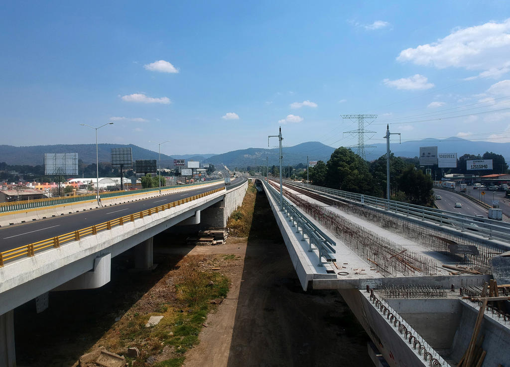 Las empresas privadas propusieron una inversión en el tren México-Toluca y se concesionará, dijo Javier Jiménez Espriú, titular de la Secretaría de Comunicaciones y Transportes (SCT). (ARCHIVO)