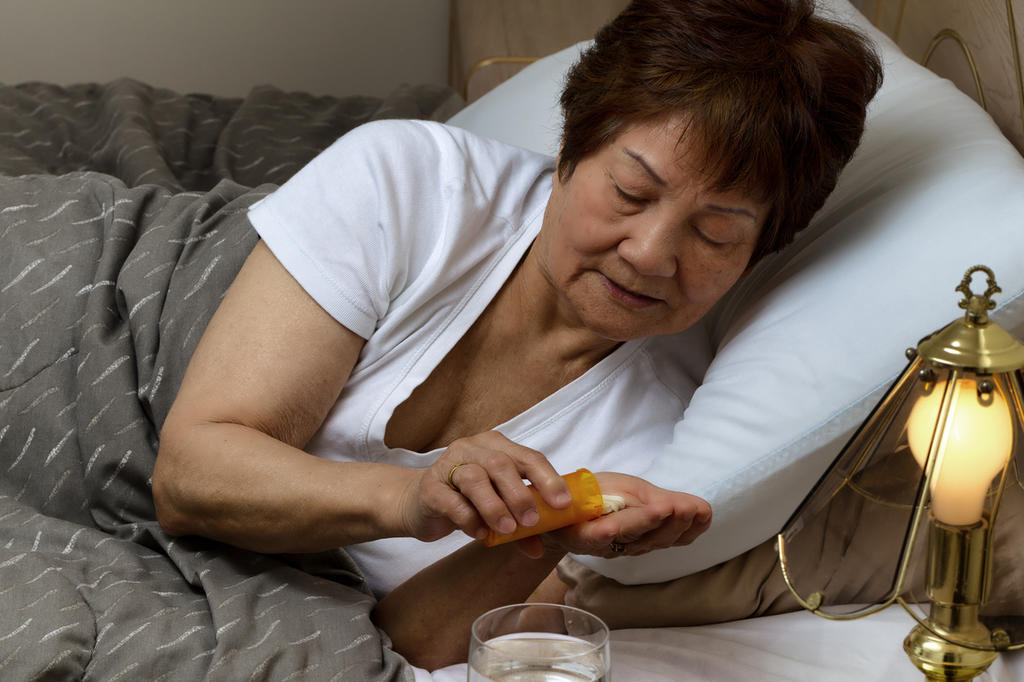 Los cambios en los patrones de sueño son parte del proceso normal del envejecimiento y el insomnio puede estar asociado a enfermedades crónicas o reacciones a fármacos. (ARCHIVO) 