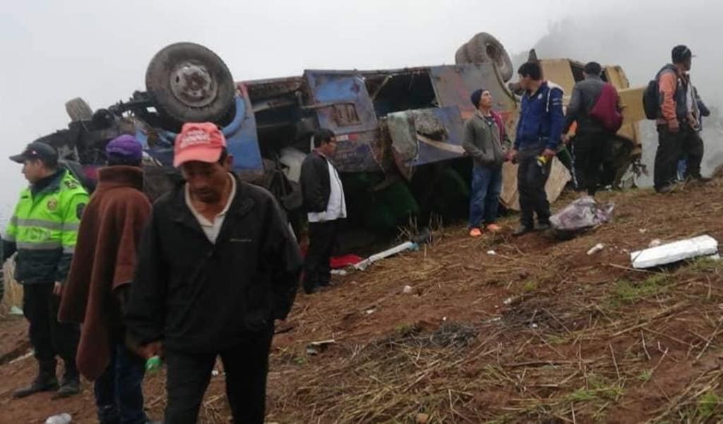 La caída de un autobús interprovincial a un abismo en el sur de Perú dejó este miércoles, al menos, siete personas muertas, entre ellas tres menores de edad. (ARCHIVO) 