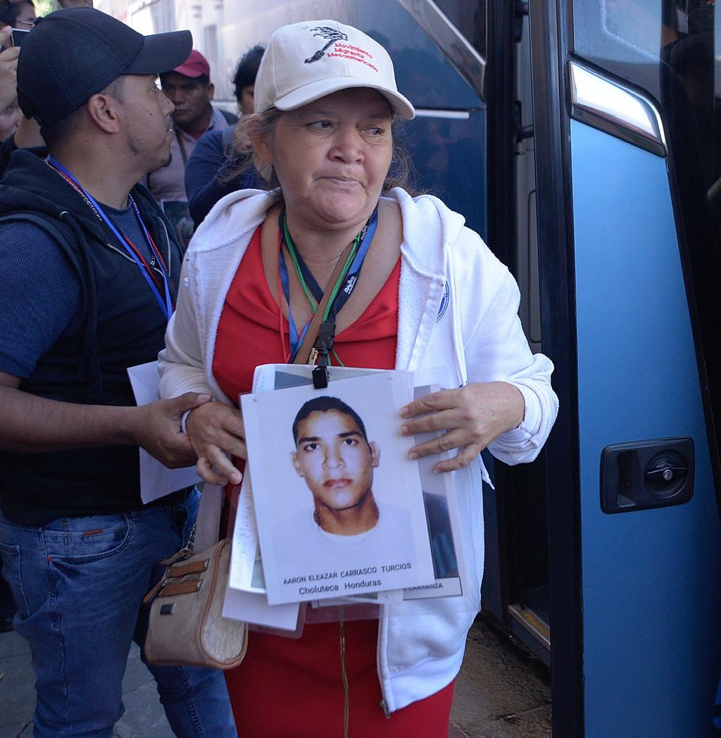 El INM camina cerca de las madres y padres de familia centroamericanos en busca de hijos desaparecidos.