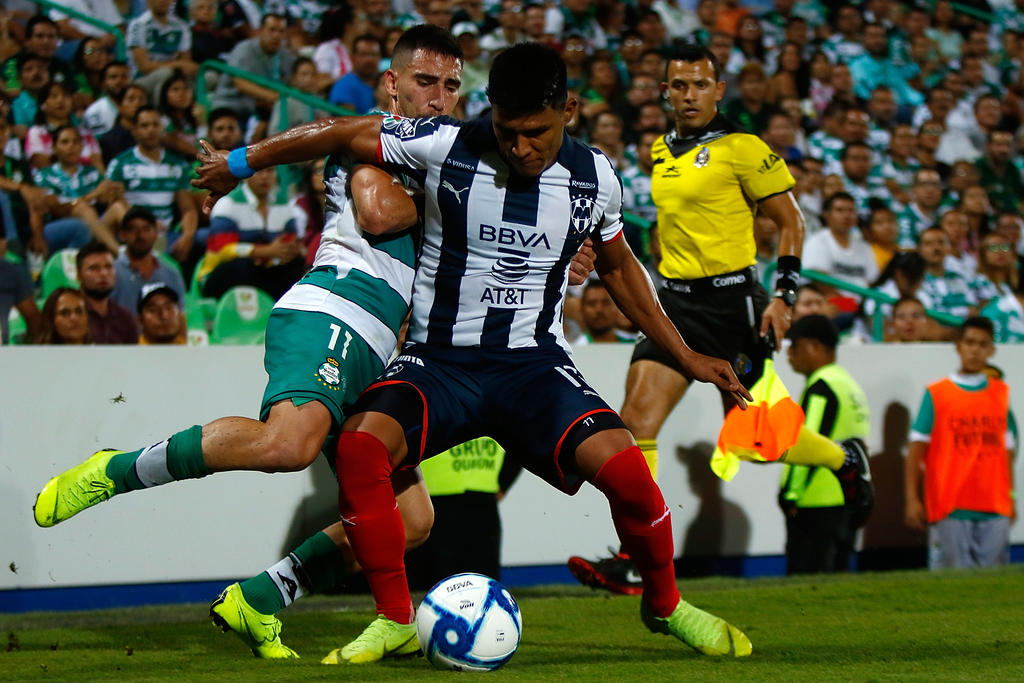 En el partido del torneo regular en la Liga Mx, Santos venció 2-1 a Rayados en el TSM. (ARCHIVO)