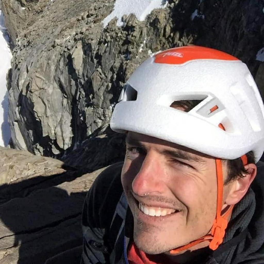 Protección Civil (PC) de Nuevo León informó sobre el fallecimiento del famoso alpinista estadounidense Brad Gobright, ocurrido la víspera en Potrero Chico, municipio de Hidalgo. (ESPECIAL)