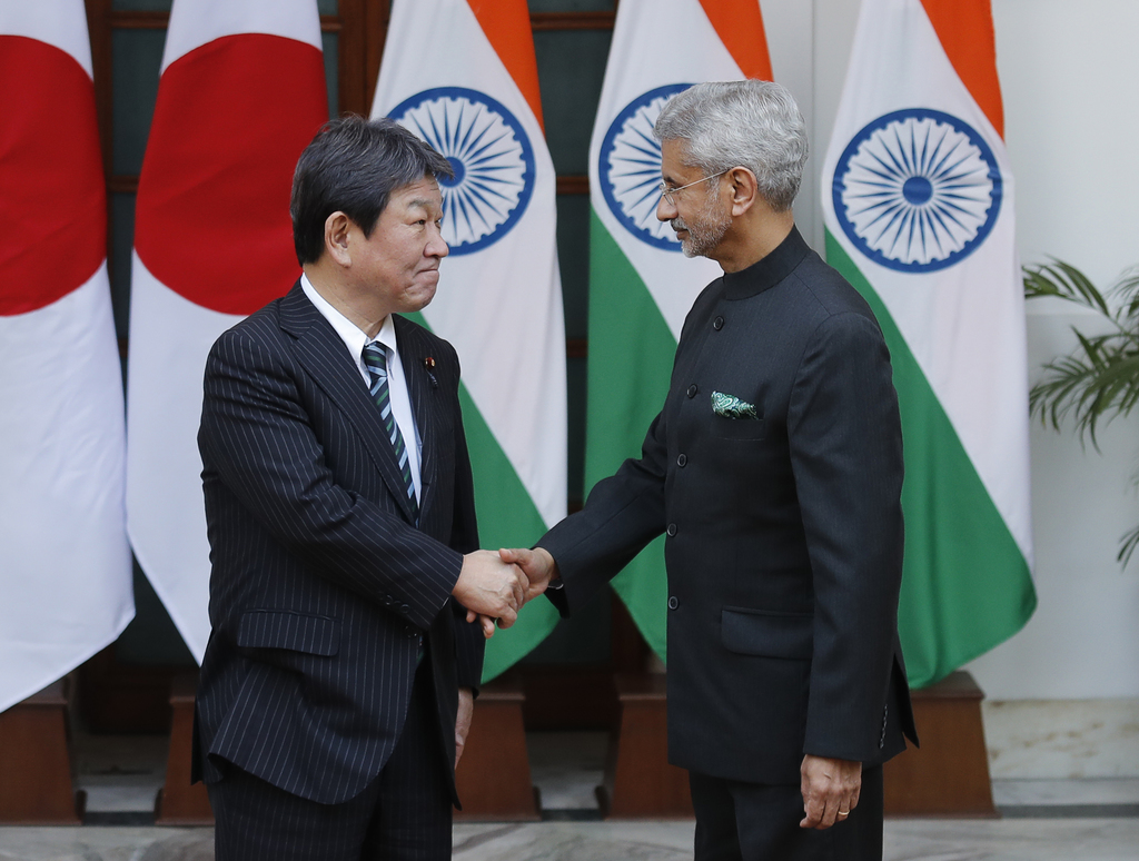 El ministro indio recibió a la delegación japonesa. (AP) 