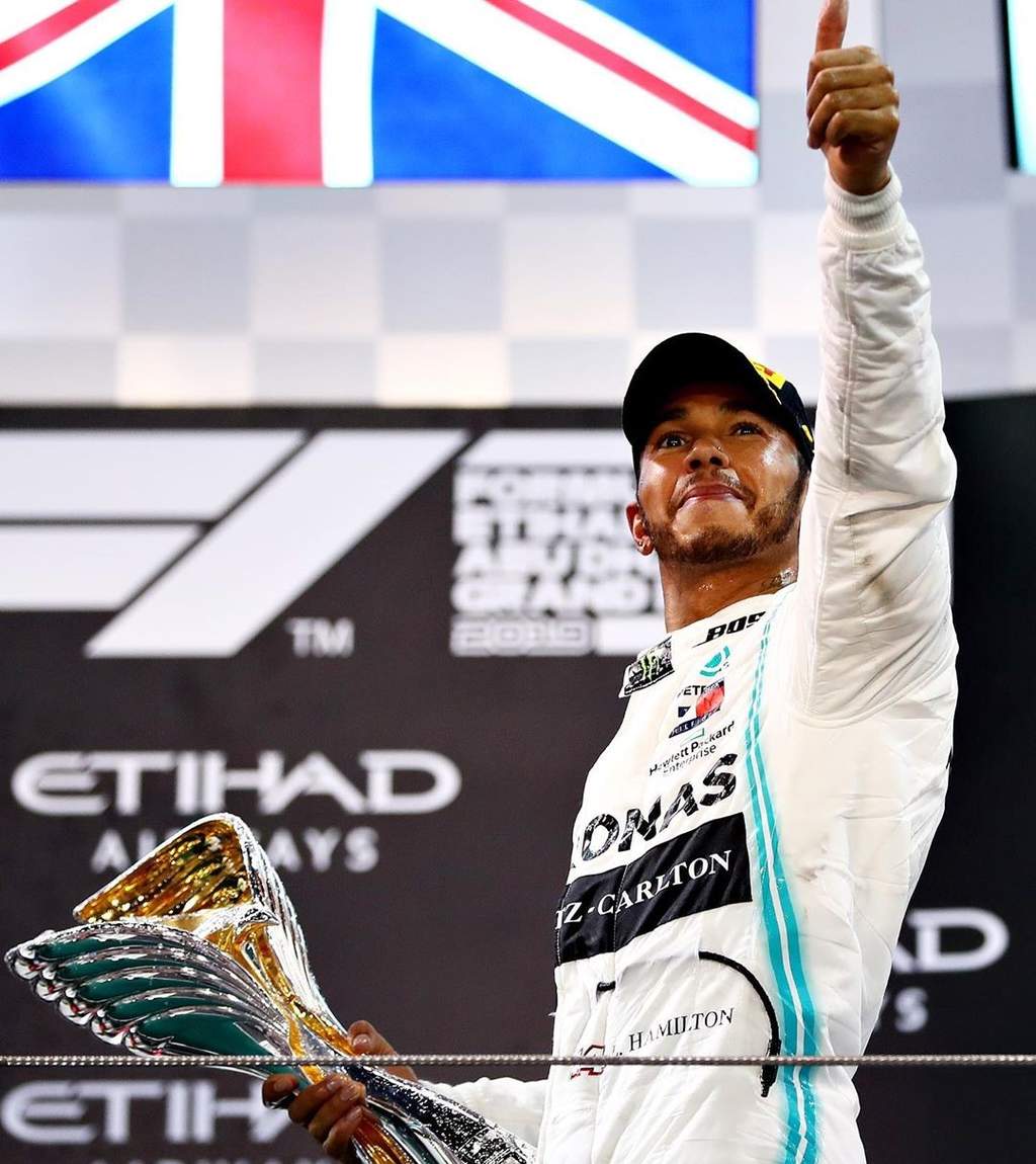 Lewis Hamilton no tuvo problemas para llevarse la victoria en el Gran Premio de Abu Dabi, la última carrera de la temporada. (ESPECIAL)