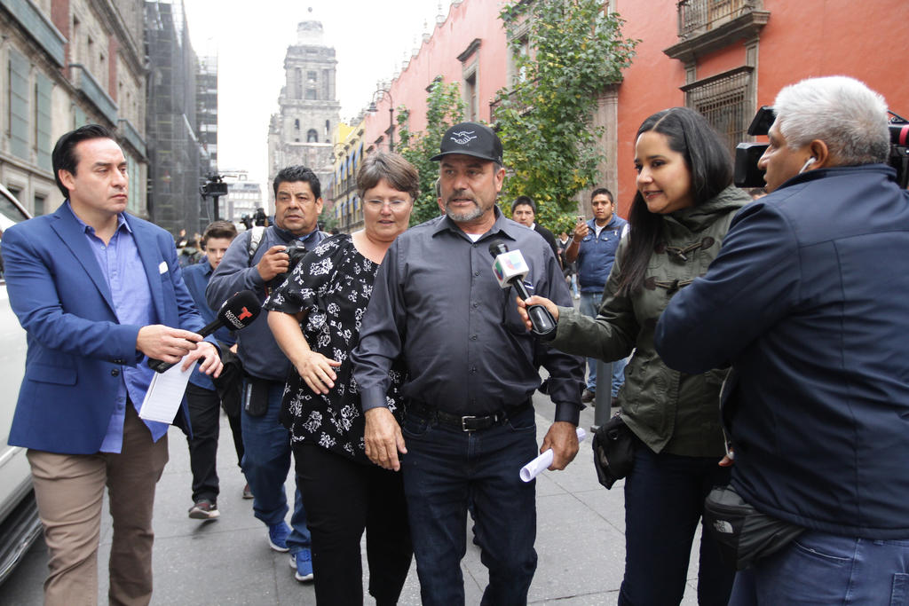 Integrantes de la comunidad LeBarón y Langford, parientes de las víctimas del ataque en Sonora, llegaron a Palacio Nacional donde mantendrán un encuentro con el presidente Andrés Manuel López Obrador. (NOTIMEX)