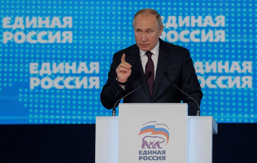 Vladímir Putin, promulgó este lunes la enmienda de ley que permite declarar 'agentes extranjeros' a las personas físicas que colaboren con medios foráneos que ya tengan esa condición. (ARCHIVO)