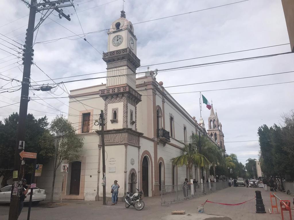 Ayuntamiento de Lerdo va por obras de infraestructura carretera, anuncia el alcalde Homero Martínez Cabrera. (EL SIGLO DE TORREÓN) 