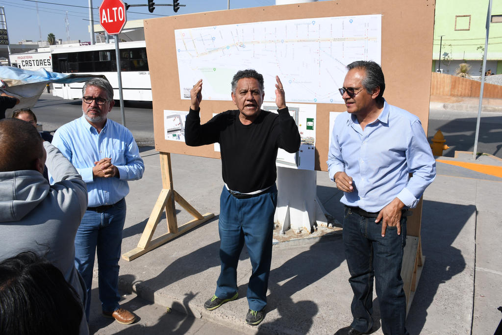 Sin acuerdos terminó durante hoy martes a cuarta reunión entre autoridades estatales y vecinos del sector poniente de Torreón, esto respecto a los detalles operativos y técnicos del Metrobús. (FERNANDO COMPEÁN)