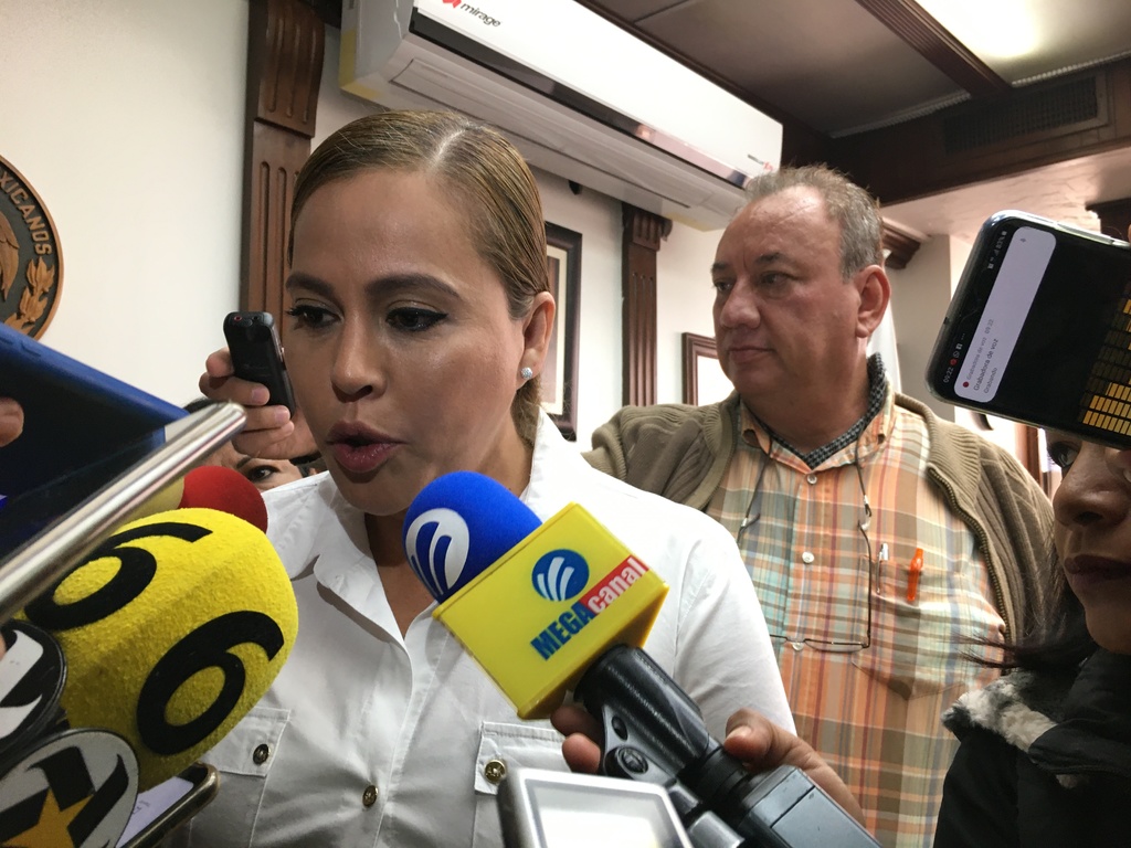 La alcaldesa de Gómez Palacio dijo que se adeudan 11 millones de pesos al ISSSTE y 29 millones al fondo de Pensiones.