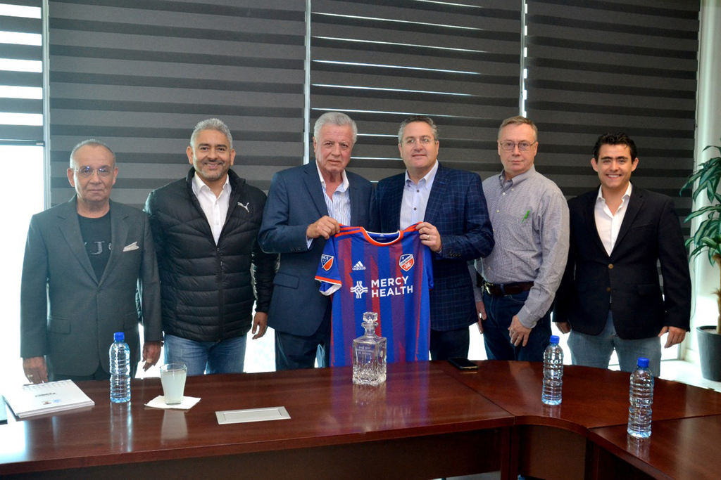 El alcalde Jorge Zermeño agradeció a los empresarios por apostar con su inversión a Torreón. (CORTESÍA)