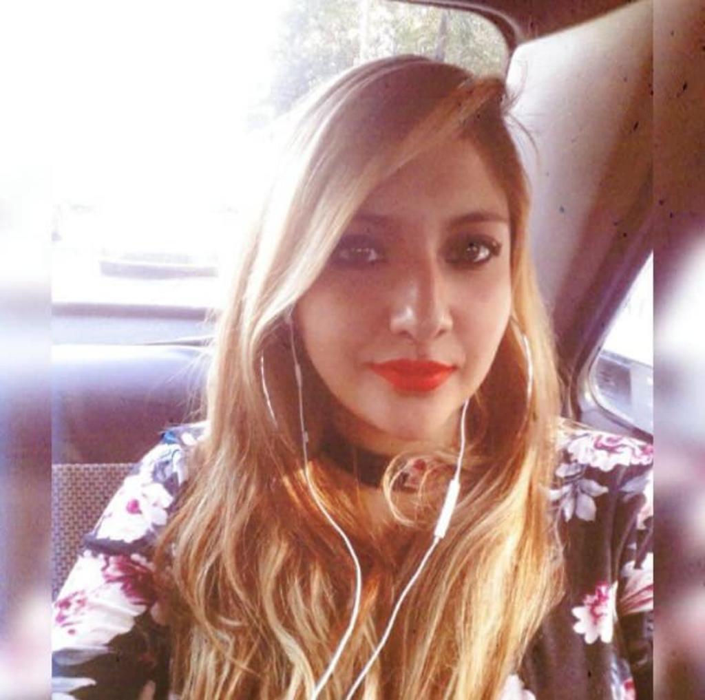  Laura Karen Espíndola Fabián se encuentra desaparecida, luego de que ayer tomó un taxi en Tlalpan, a la altura de General Anaya, según denuncian sus familiares en redes sociales. (ESPECIAL)