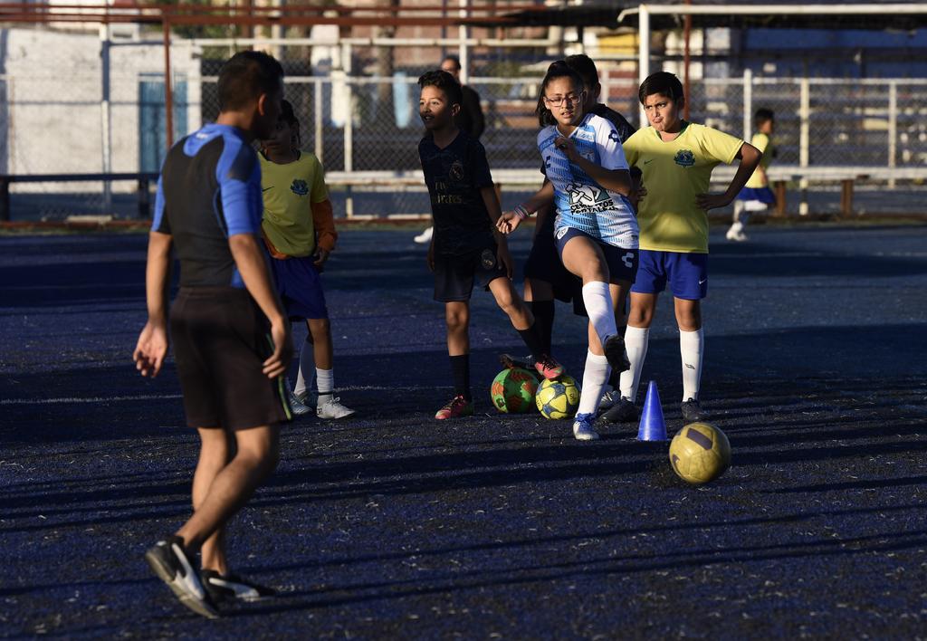 120 niños y niñas de edades entre 3 y 17 años, ya trabajan en los entrenamientos diarios. (ARCHIVO)