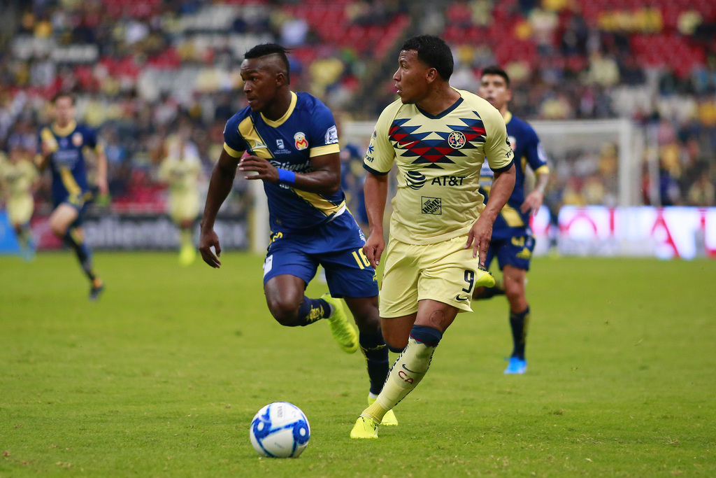 América y Morelia se enfrentaron en la jornada 5 en la cancha del Estadio Azteca, con victoria 1-0 para las Águilas.(JAM MEDIA)