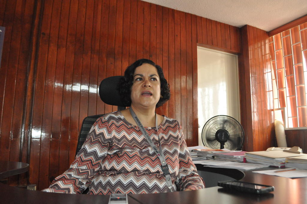 Karina Hernández, consejera presidente en el Distrito 05 del INE con cabecera en Torreón, informó que como parte del proceso, se lanzó la convocaría en busca de Capacitadores Asistentes Electorales y Supervisores. (ARCHIVO)