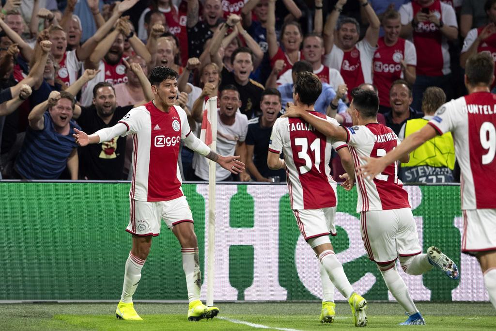 Ajax luce poderoso ante sus seguidores dentro de la Eredivisie, así lo demuestran sus 36 partidos consecutivos sin perder. (ARCHIVO)