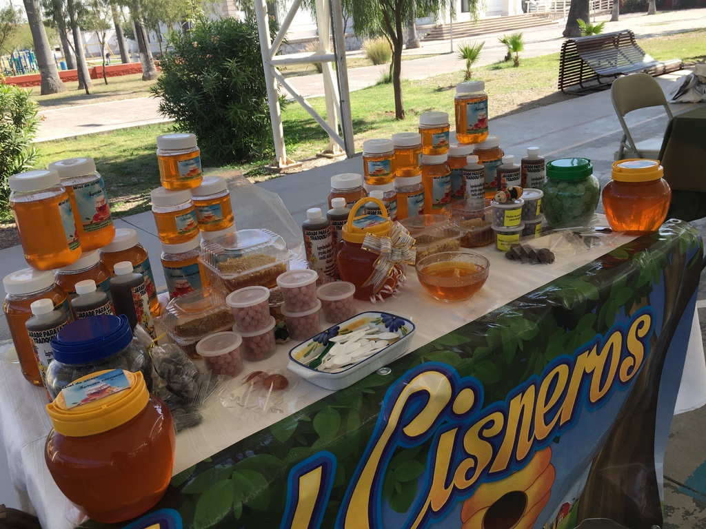 Inauguran Primera Feria de la Miel en el parque La Esperanza de la ciudad de Gómez Palacio. (FABIOLA P. CANEDO/EL SIGLO DE TORREÓN)