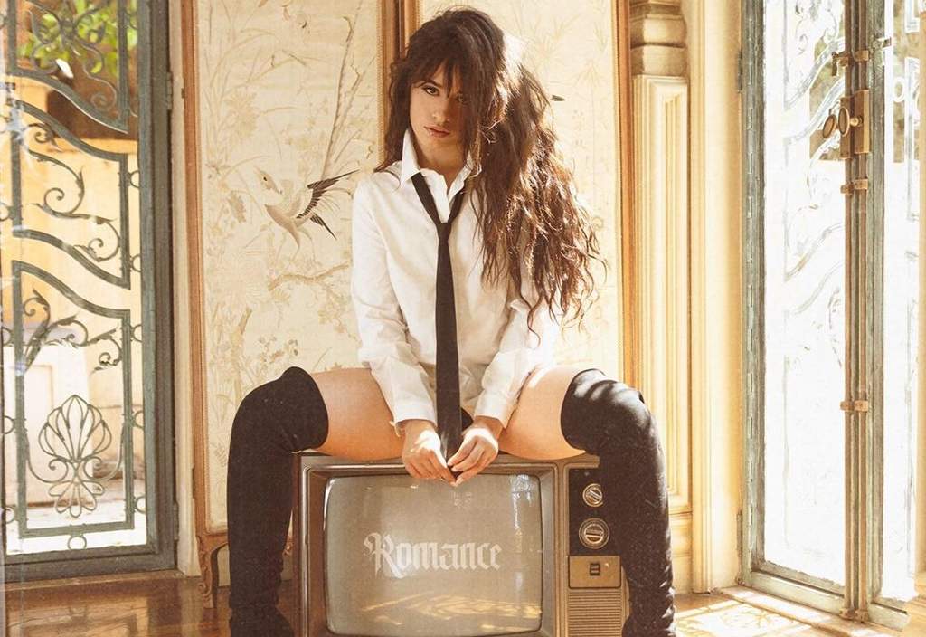 La cantante cubanoestadounidense Camila Cabello publicó hoy su nuevo disco, que lleva por título Romance. (INSTAGRAM)