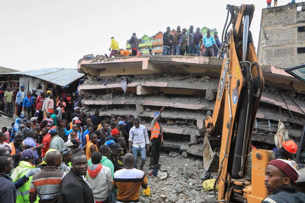 La cifra podría aumentar porque todavía hay gente atrapada entre los escombros, informaron las autoridades de Kenia. (EFE)