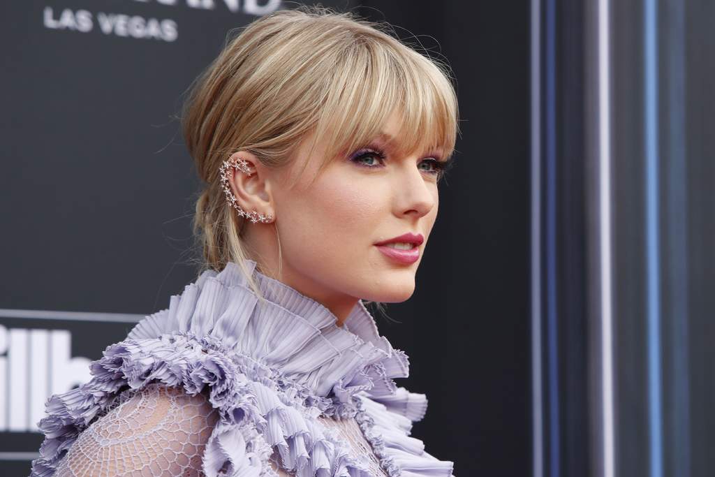La estrella de la canción Taylor Swift denunció en una entrevista que por su inminente 30 cumpleaños muchos periodistas preguntan sobre sus planes futuros para ser madre, ante lo que aseguró que las mujeres son 'más que incubadoras' de bebés. (ARCHIVO)