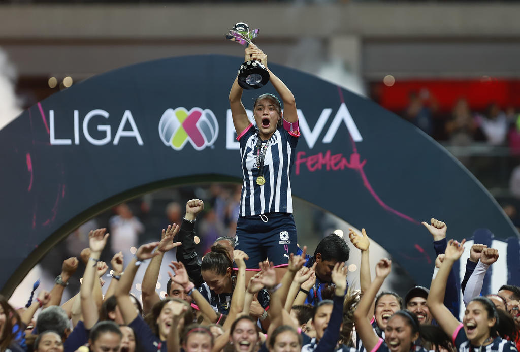 Las Rayadas obtuvieron su primer titulo de Liga ante el equipo de Tigres Femenil. (AGENCIAS)