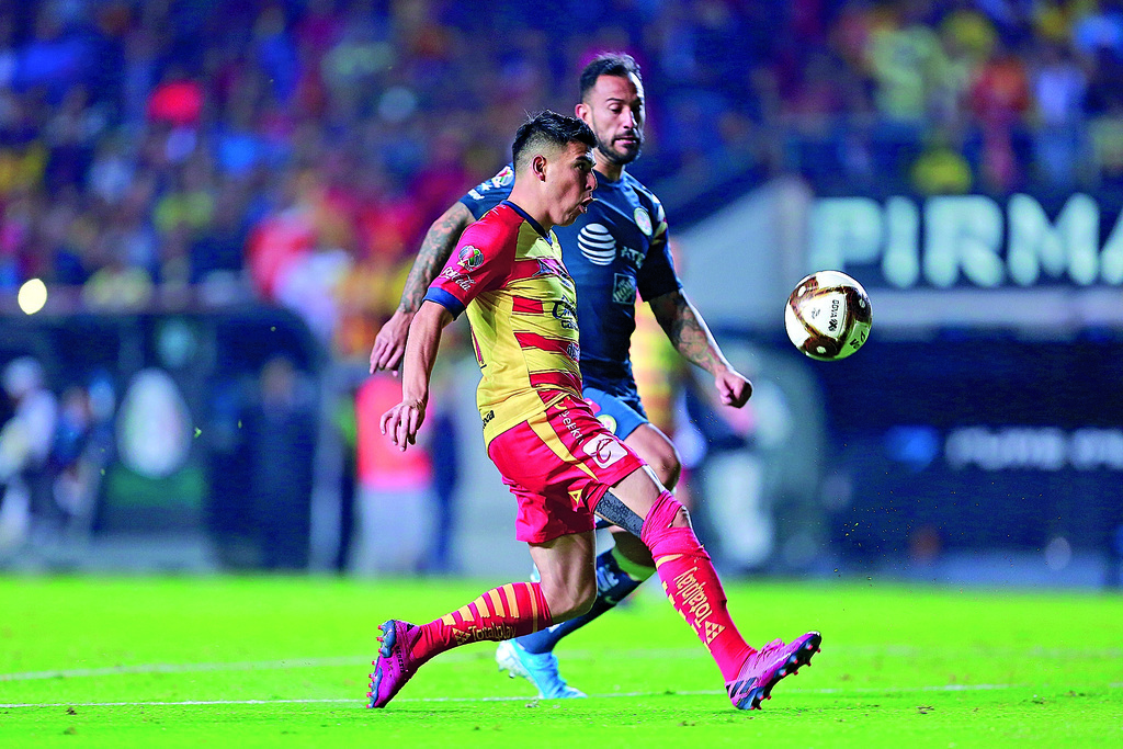 Monarcas Morelia aprovechó su condición de local y se impuso 2-0 en el partido de ida, celebrado en el Estadio Morelos.