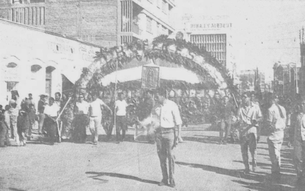 Trabajadores católicos en la primera peregrinación en Torreón. (EL SIGLO DE TORREÓN)
