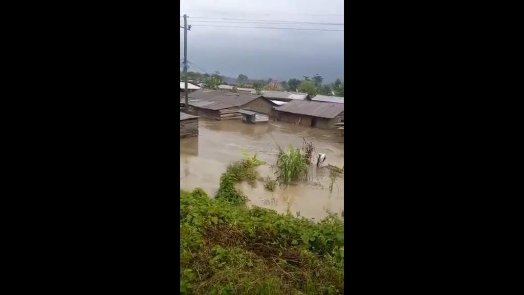 Un total de 14 personas han fallecido y varias siguen desaparecidas por las riadas producidas por el desbordamiento de ríos y la lluvia que cae sin cesar desde ayer en el distrito de Bundibugyo, en la parte occidental de Uganda, confirmaron hoy a Efe autoridades locales. (ESPECIAL)