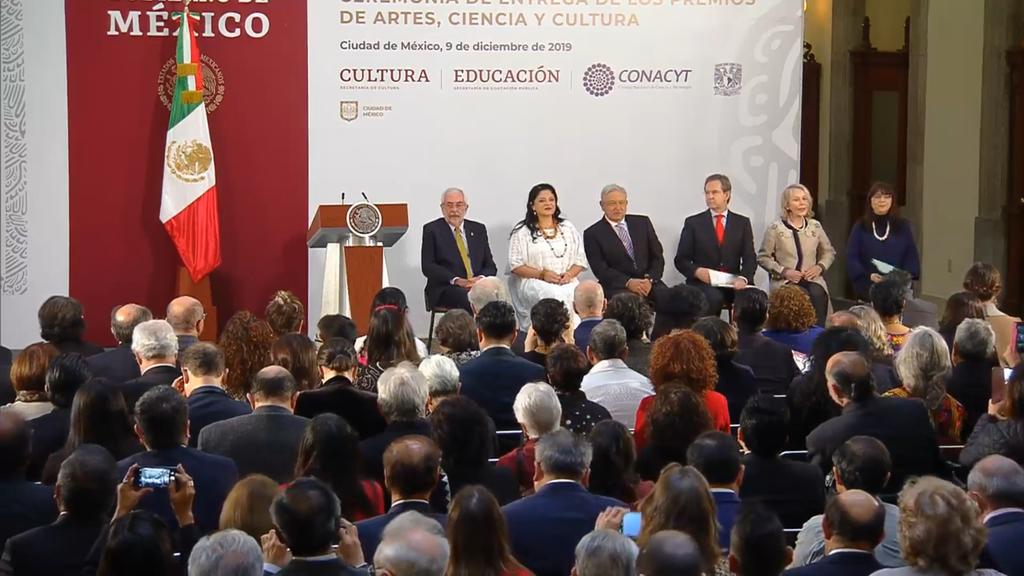 El presidente Andrés Manuel López Obrador (2018-2024) encabezó la entrega de los Premios de Artes, Ciencia y Cultura al interior de Palacio Nacional, y donde también fue entregado el Premio Carlos Fuentes y el Premio México de Ciencia y Tecnología. (ESPECIAL)