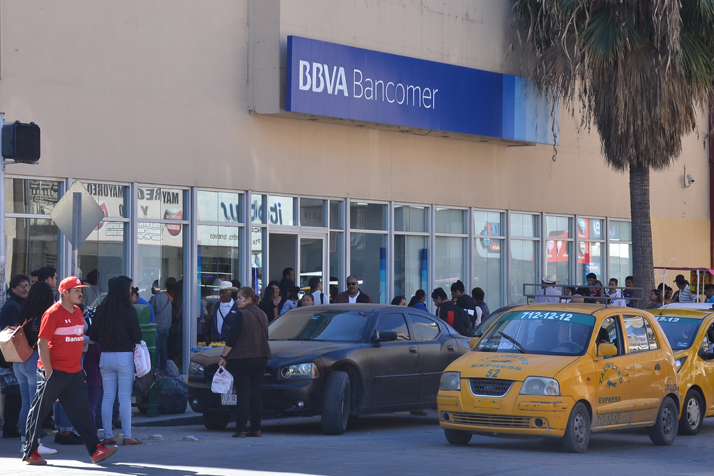 Mañana las instituciones bancarias suspenderán sus operaciones al público por el Día del banquero. (ARCHIVO)