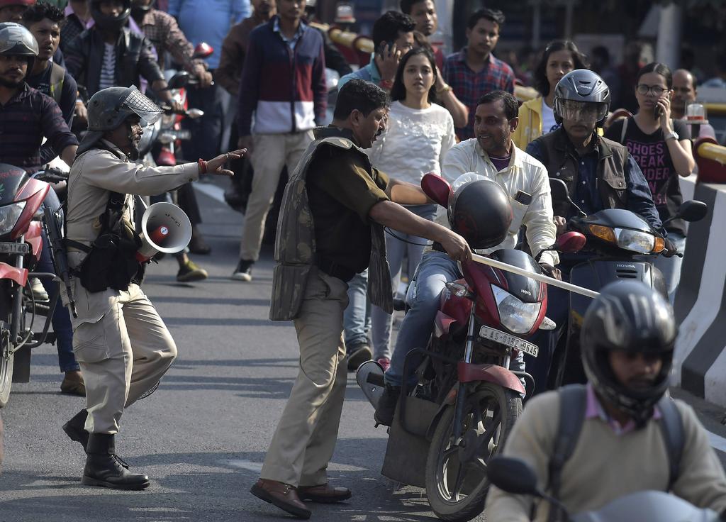 India aprobó este miércoles una controvertida enmienda legal para otorgar la ciudadanía a inmigrantes no musulmanes de países vecinos en medio de fuertes protestas. (ARCHIVO) 