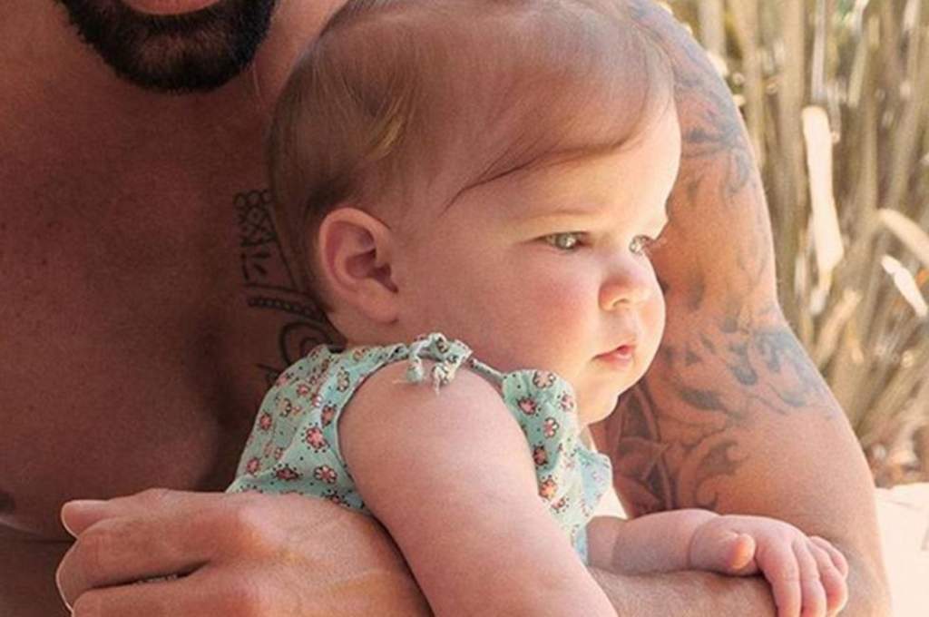 El cantante puertorriqueño Ricky Martin compartió una fotografía de su hija Lucía Martin-Yosef en sus redes sociales, que enterneció a sus seguidores. (INSTAGRAM)
