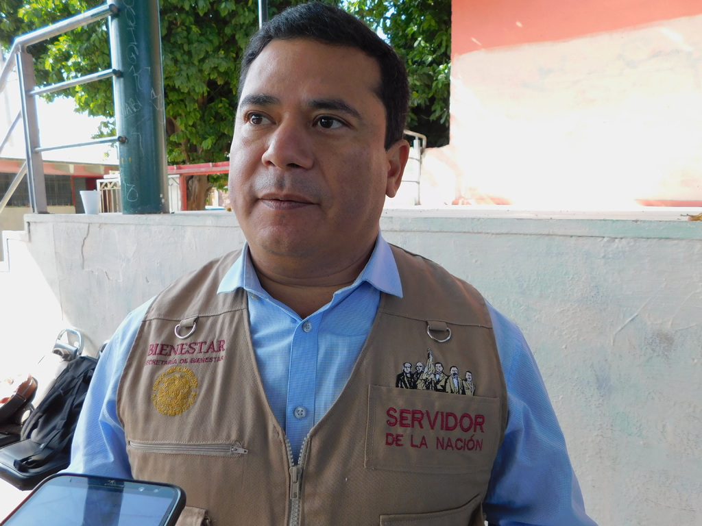 El delegado del Gobierno federal en la entidad, Reyes Flores Hurtado, realiza esta gira de observación en todo el estado. (EL SIGLO DE TORREÓN / BETTY SILVA) 