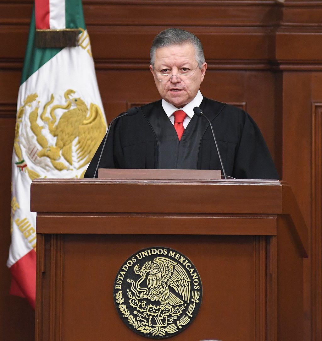 Durante su mensaje, el presidente de la Corte, Arturo Zaldívar (foto) recibió dos rondas de aplausos. (AGENCIAS)