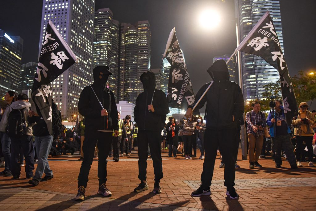 Manifestantes prodemocráticos toman calles de Hong Kong, en protestas suscitadas hace ya medio año. (EFE) 