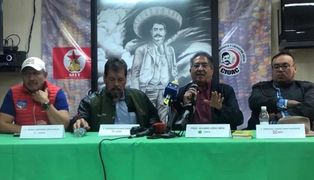  criticaron lo que llamaron la postura del Gobierno Federal de aniquilar valores patrios y lamentaron el acuerdo entre la Secretaria de Cultura y una parte de la familia Zapata. (EL UNIVERSAL)