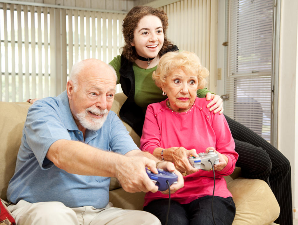 Diversos estudios efectuados en personas mayores de 60 años demostraron que el uso de videojuegos podría ser benéfico para tratar algunos de padecimientos. (ARCHIVO) 