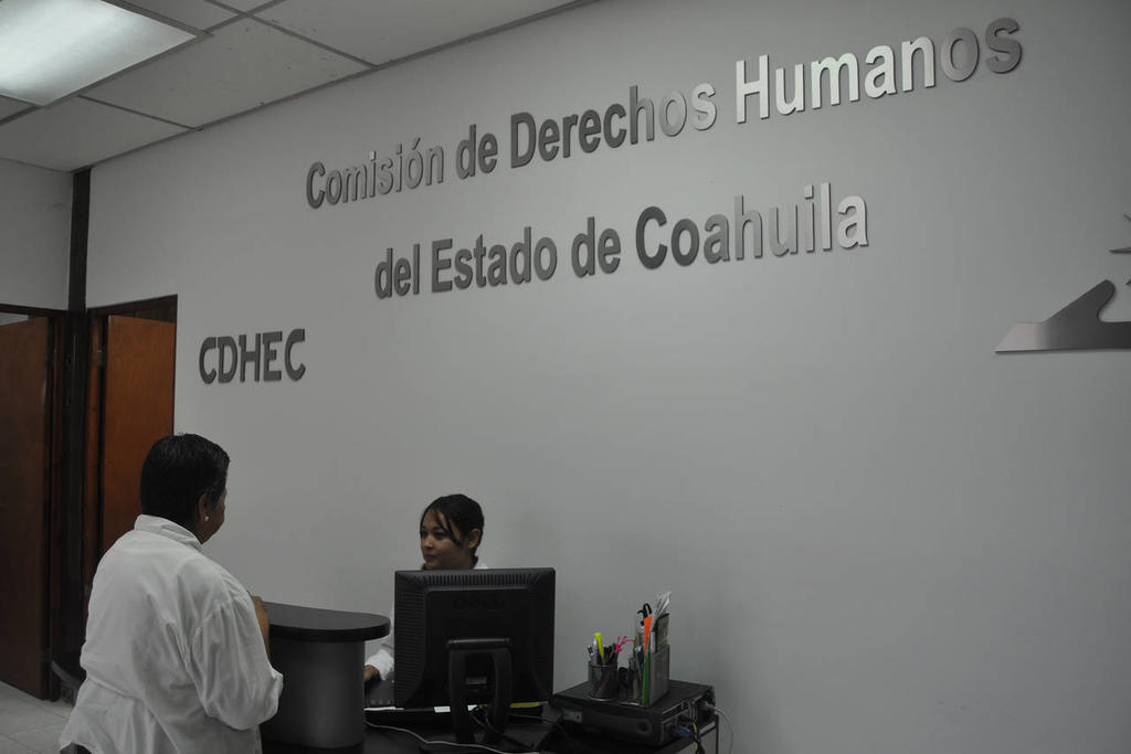 La Comisión de Derechos Humanos en Coahuila (CDHEC) informó que tras los hechos, la dependencia emitió información falsa a través de comunicados donde se estigmatizó al migrante como un delincuente. (ARCHIVO)